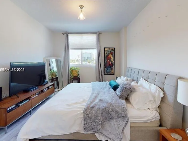 18800 NE 29th Ave #405 — Photo 5