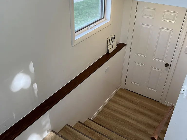 1909 15th Ave S #DOWNSTAIRS — Photo 1
