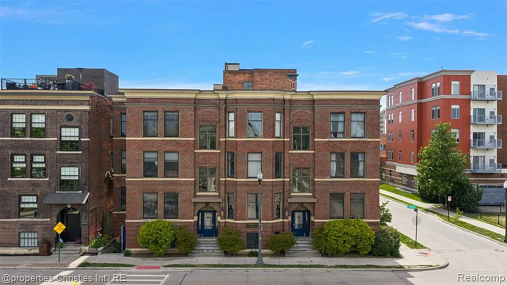 1 bed, 1.0 bath, 900 sqft, $2,100 — Photo 2