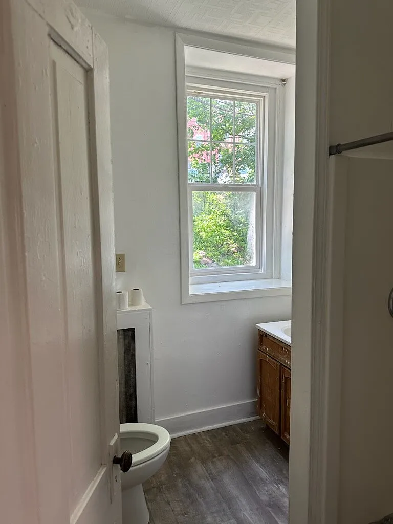 1 bed, 1.0 bath, $950 — Photo 3