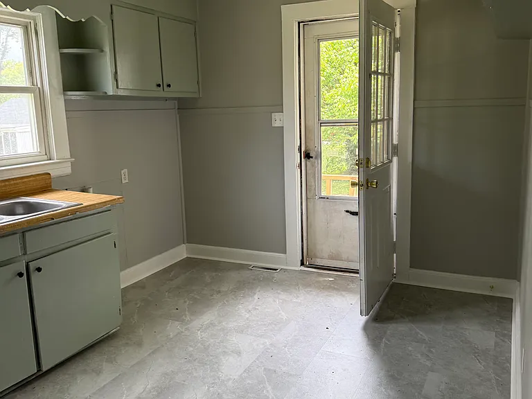 806 Garrison St — Photo 9