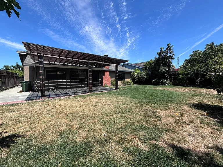 2348 Sawyer Ct — Photo 33