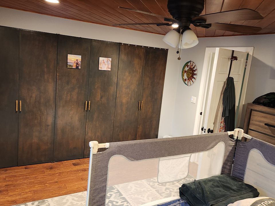 2nd image of 638 E Walnut St APT 1