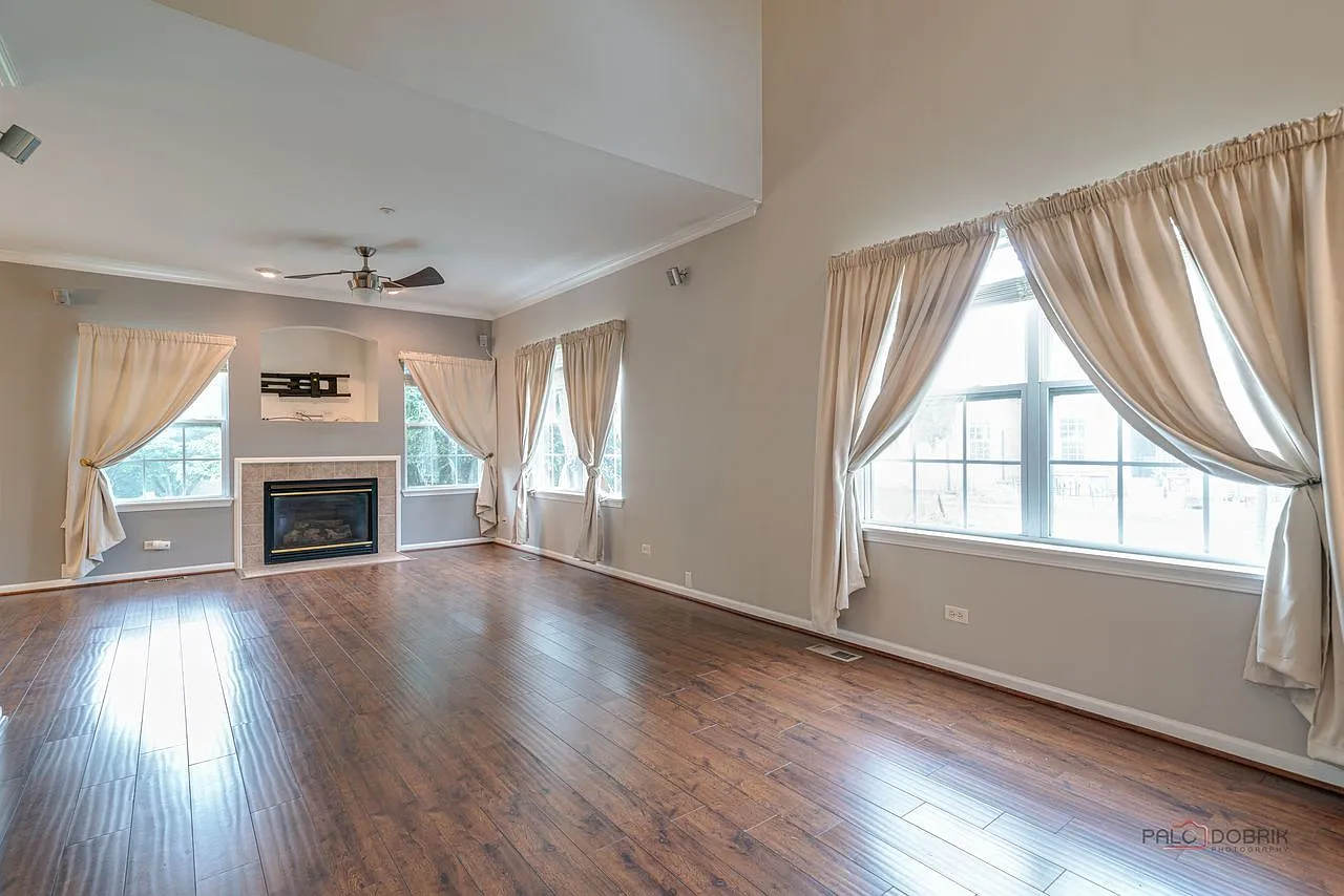 3 bed, 2.5 bath, 1933 sqft, $2,850 — Photo 4