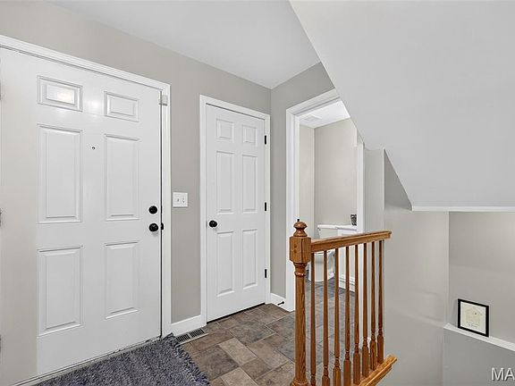 3rd image of 222 Centerfield Dr