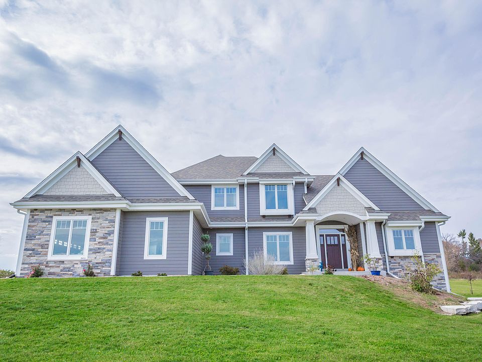 1st image of 883 Skibbereen Way