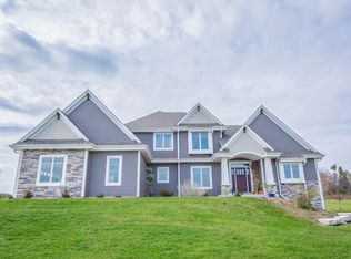 883 Skibbereen Way, Hartford, WI 53027