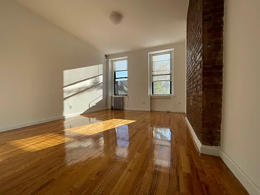 Rented by HOLTON REAL ESTATE INC. | media 13