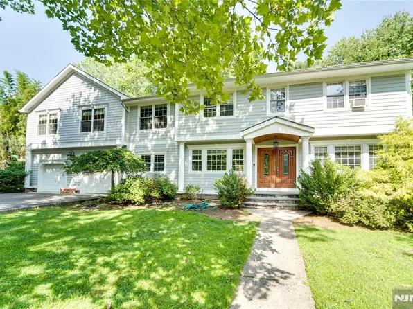 40 Rickland Rd, Old Tappan, NJ 07675