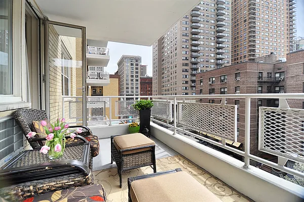 Sold by Corcoran | media 22