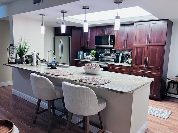 2nd image of 2255 Lindell Blvd #4