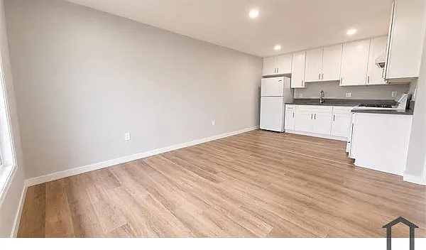 3 bed, 941 sqft, $2,599 — Photo 2