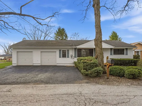 98 Cedar Dr, Crystal Lake, IL 60014