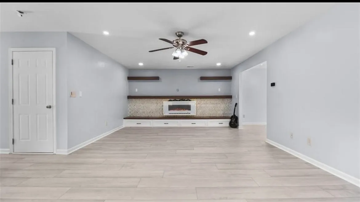 173 Oakland Hills Way — Photo 2
