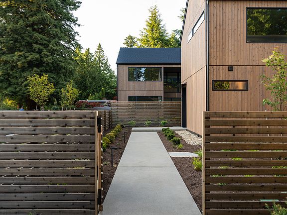 4th image of 600 Park Ave NE #600