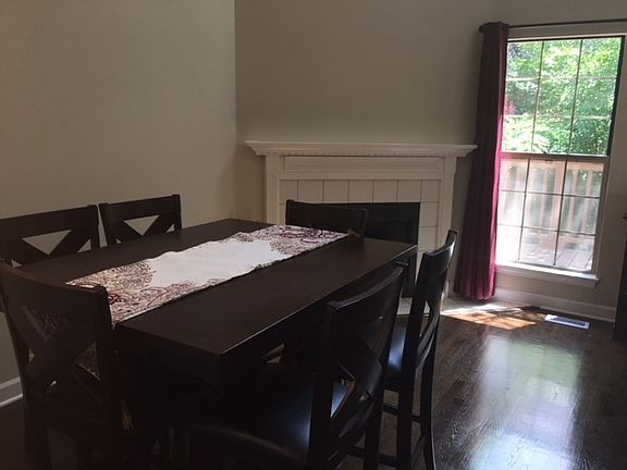 5th image of 413 Clarendon Ct