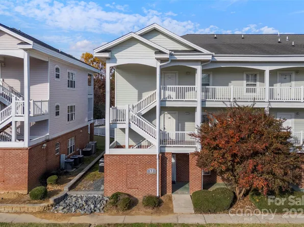 9271 Meadow Vista Rd, Charlotte, NC 28213