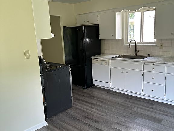 3rd image of 6058 Gareau Dr