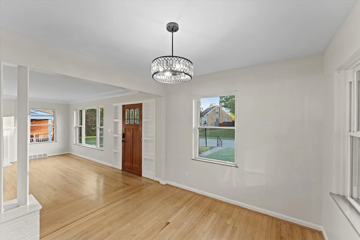 3 bed, 1403 sqft, $3,000 — Photo 4
