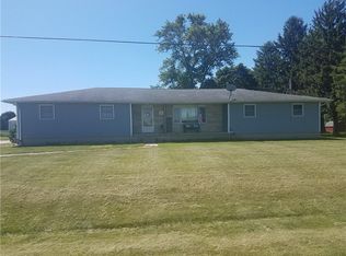 785 E North St, Warrensburg, IL 62573