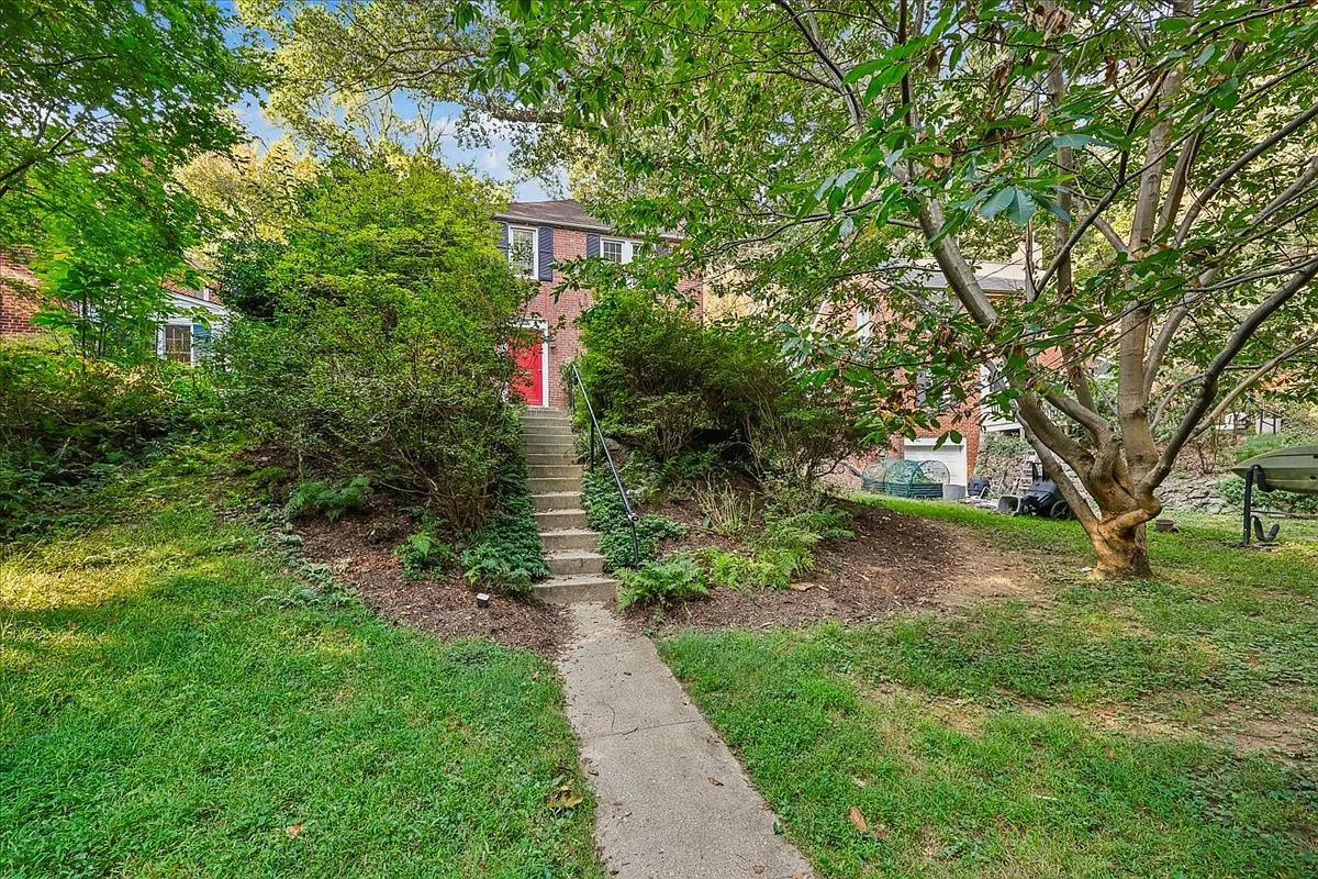 3 bed, 1.5 bath, 1144 sqft, $3,500 — Photo 3