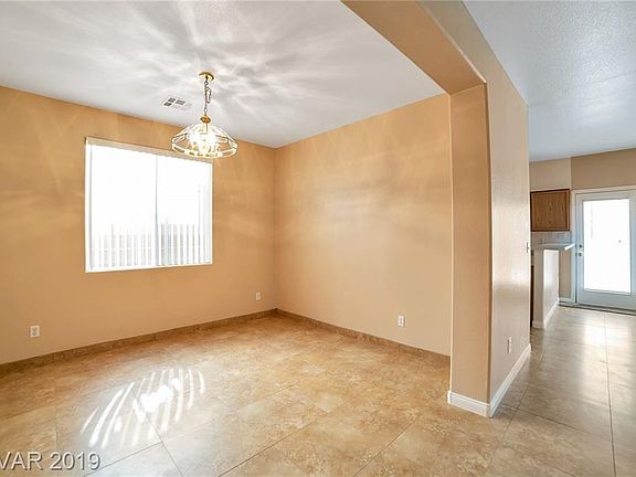 4th image of 1052 Naylor Ct