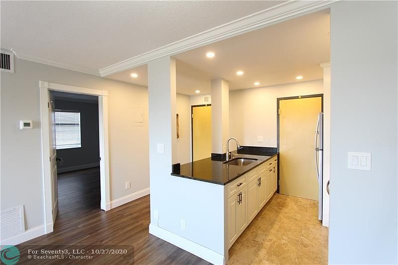 1st image of 900 NE 18th Ave APT 501