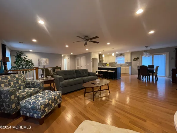 100 Victoria Place, Union Beach, NJ 07735