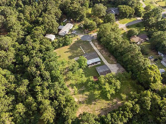 3rd image of 464 Tall Pines Rd