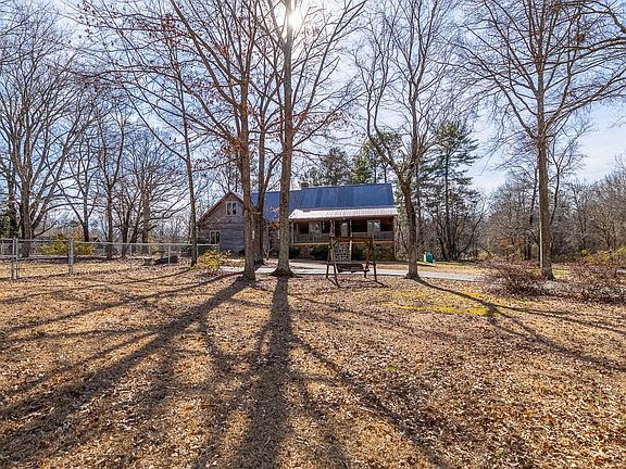 3rd image of 194 Cantrell Ln