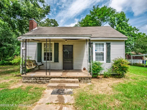 107 Central St, Batesville, MS 38606