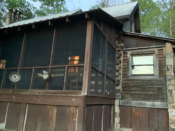 Screened Porch 1 of 2