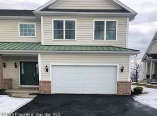 1804 Robinson Close, Moosic, PA 18507