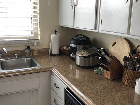 2nd image of 1014 A Ave APT B
