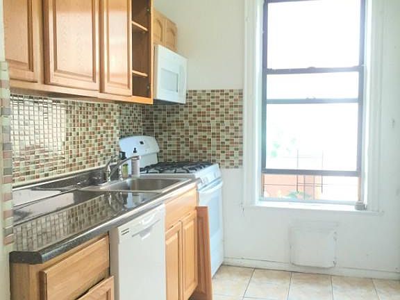 2nd image of 370 Manhattan Ave APT 4J