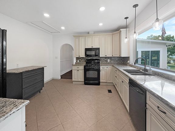 2nd image of 2783 Fernwood Dr