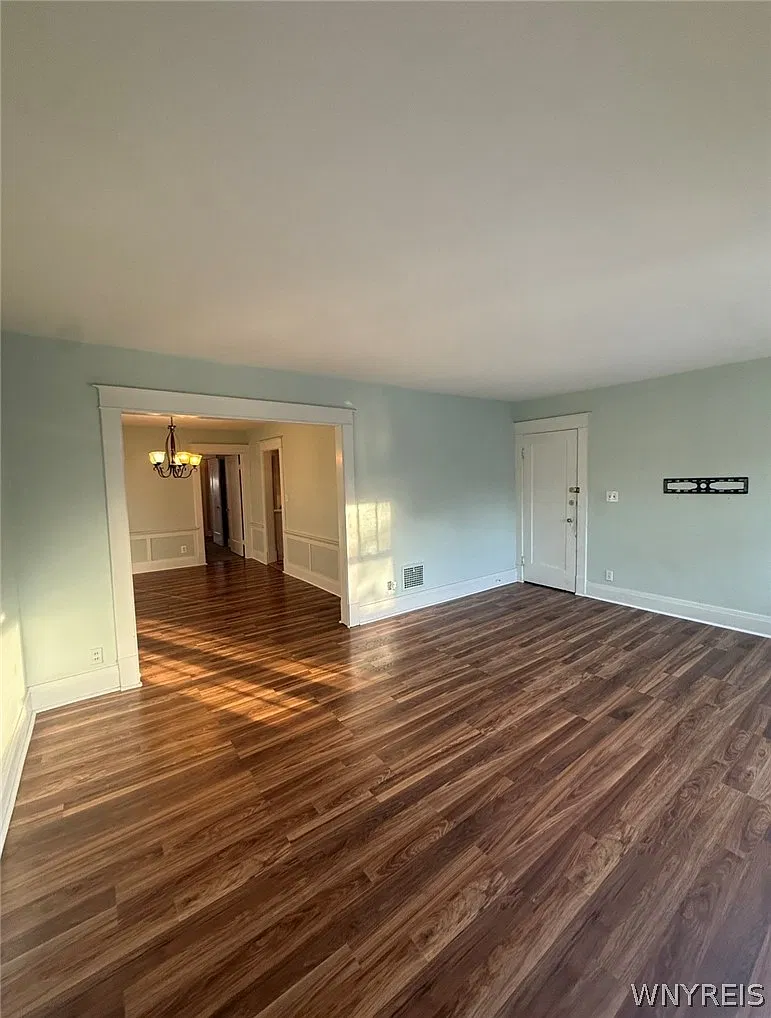 2 bed, 1.0 bath, 2748 sqft, $1,500 — Photo 4
