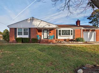 26 Kenwood Dr, Hampton, VA 23666