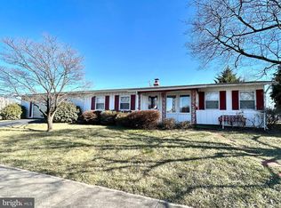 1310 Cedarwood Dr, Hagerstown, MD