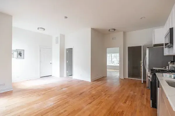 2 bed, 850 sqft, $2,500 — Photo 3