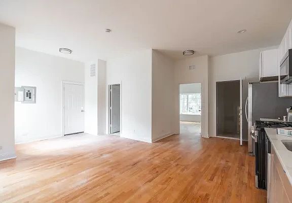 3rd image of 3108 N Harding Ave #1W