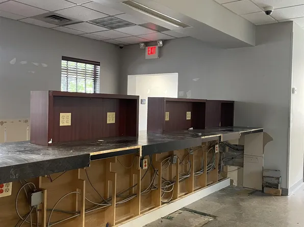 987 Broadway image 2 of 14