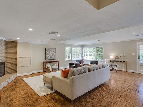 4th image of 7407 Admiral Dr