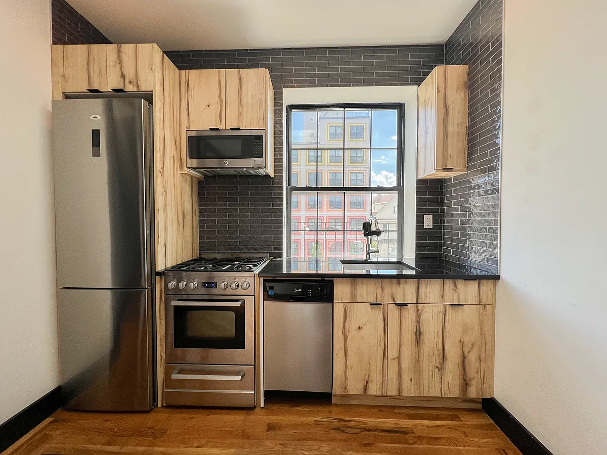 Building Photo - 276 E 23rd St #2