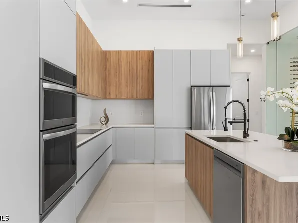 10 SW 33rd Ave, Cape Coral, FL 33991