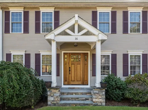 16 Taylor Ln, Warwick, RI 02886