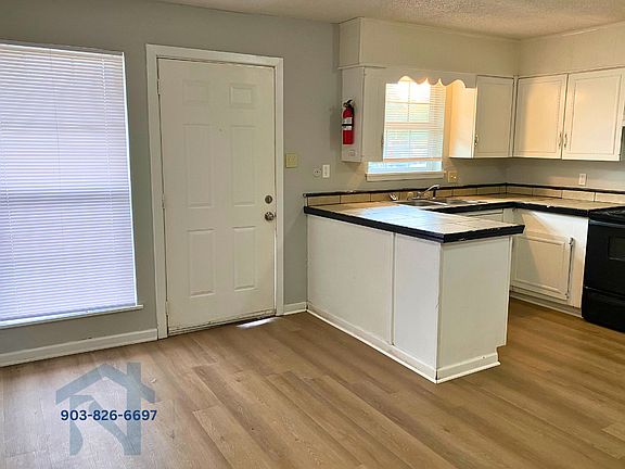 Living/kitchen