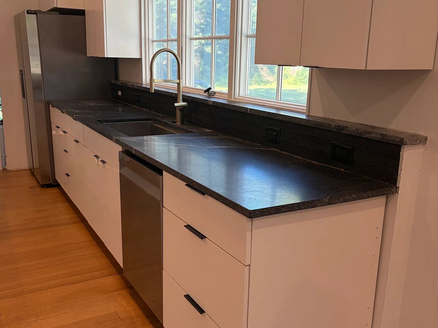 3 bed, 2200 sqft, $2,100 — Photo 4