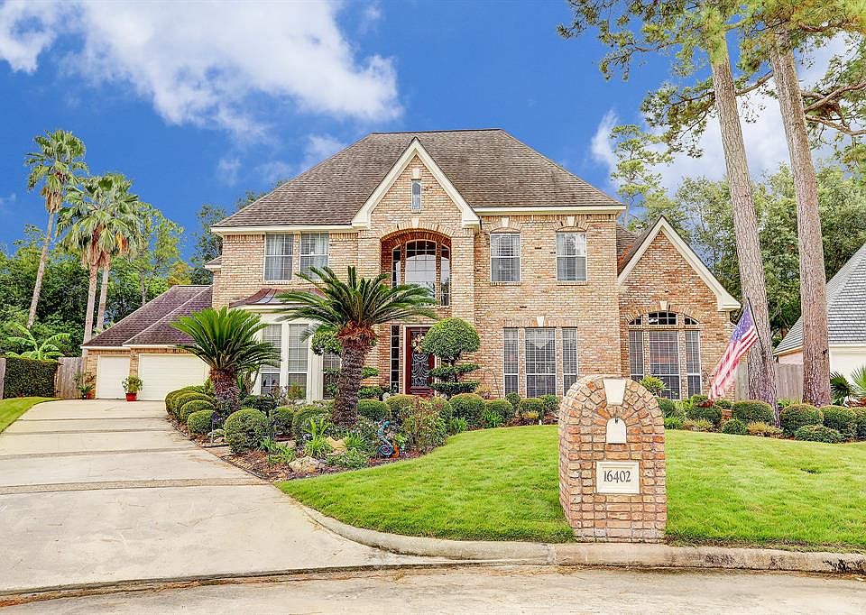 WELCOME HOME to this traditional one owner home in The Estates At Windrush!
