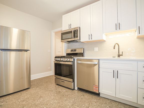 3rd image of 6418 N Richmond St #3B